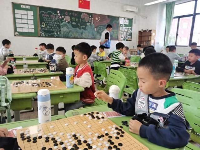 302名幼儿参与松江区第三届学生智力运动会围棋项目(图1)